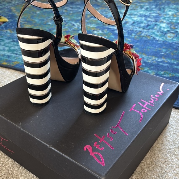 Betsy Johnson Carra Floral Heels Used with Box - Picture 3 of 5